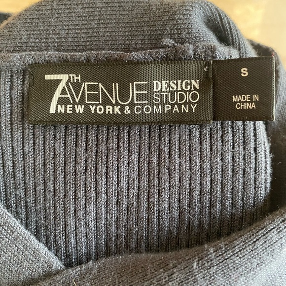 New York and Company 7th Avenue Sheer Sleeve Sweater Top Like new size small - Picture 7 of 8